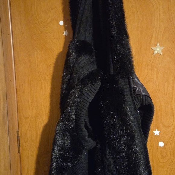 Black Faux Fur Trimmed Sweater By Green Tea - Picture 1 of 4